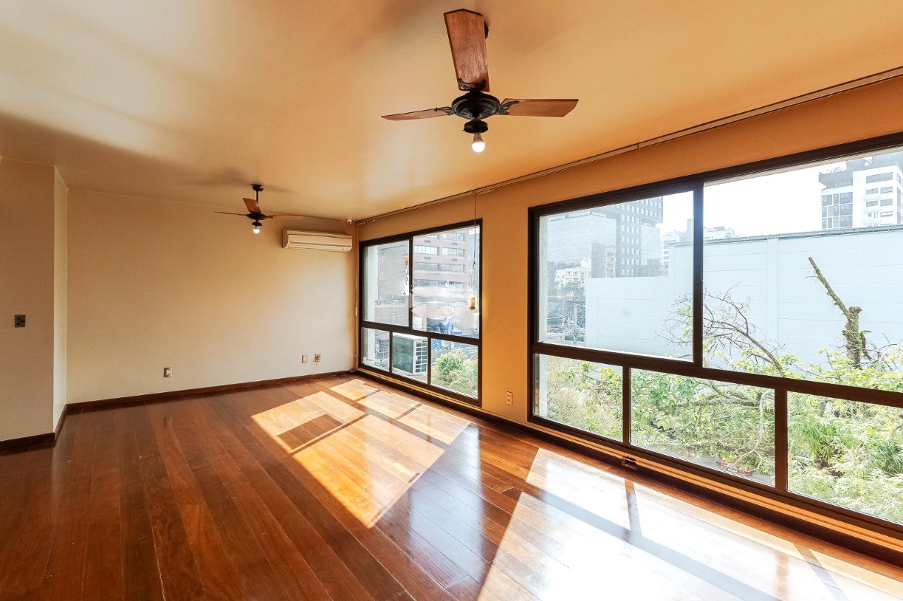 Oportunidade!!! DE: R$ 850.000,00 POR: 800.000,00 3 dormitórios com 3 vagas no Mont´Serrat