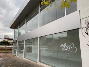 Loja com 246m², 1 vaga, Passo Da Areia em Porto Alegre