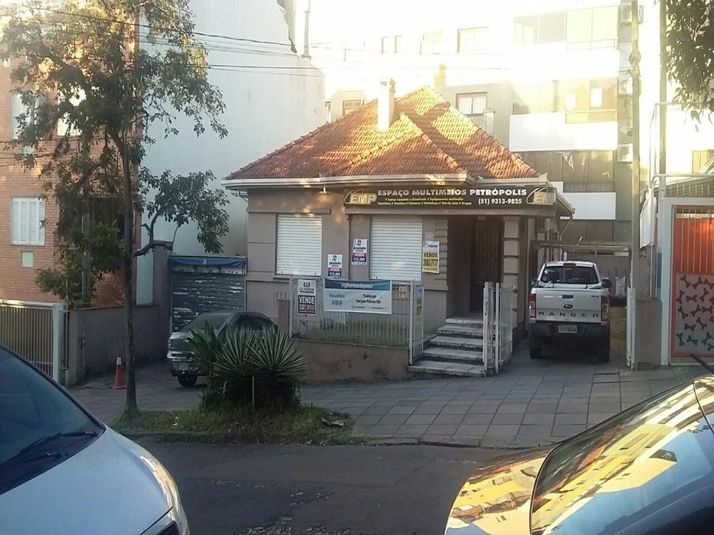 Casa com 144m², 3 dormitórios, Petrópolis em Porto Alegre