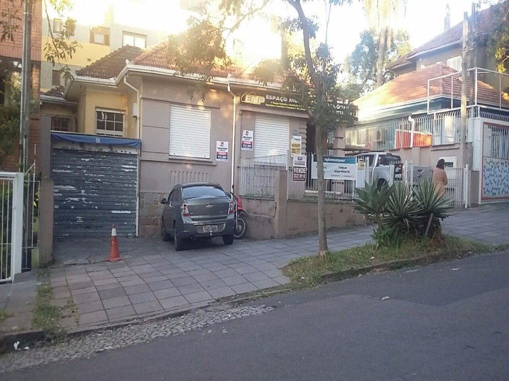 Casa com 144m², 3 dormitórios, Petrópolis em Porto Alegre