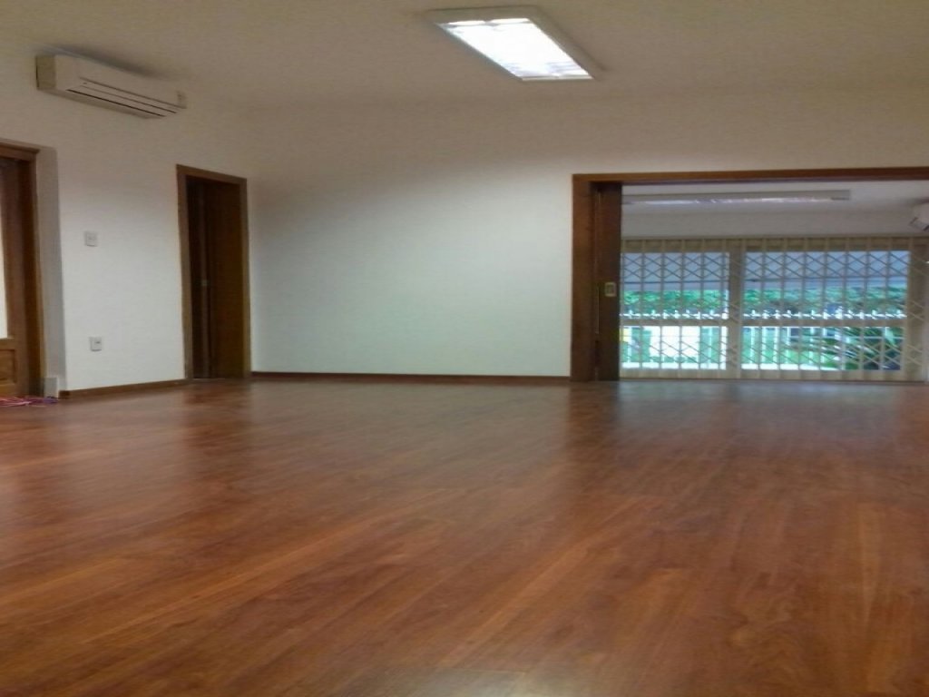 Casa com 180m², 1 dormitório, 3 vagas, Vila Ipiranga em Porto Alegre