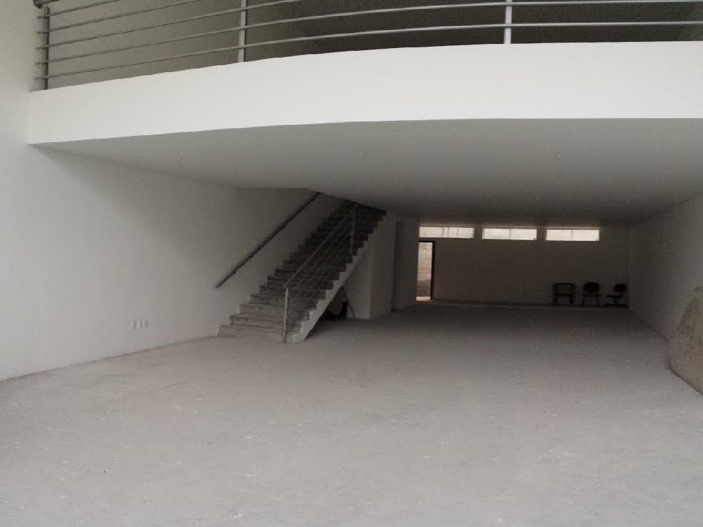 Loja com 230m², 4 vagas, São Sebastião em Porto Alegre