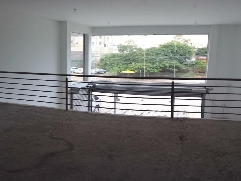 Loja com 230m², 4 vagas, São Sebastião em Porto Alegre