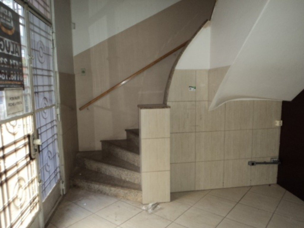 Pavilhão com 2764m², Floresta em Porto Alegre