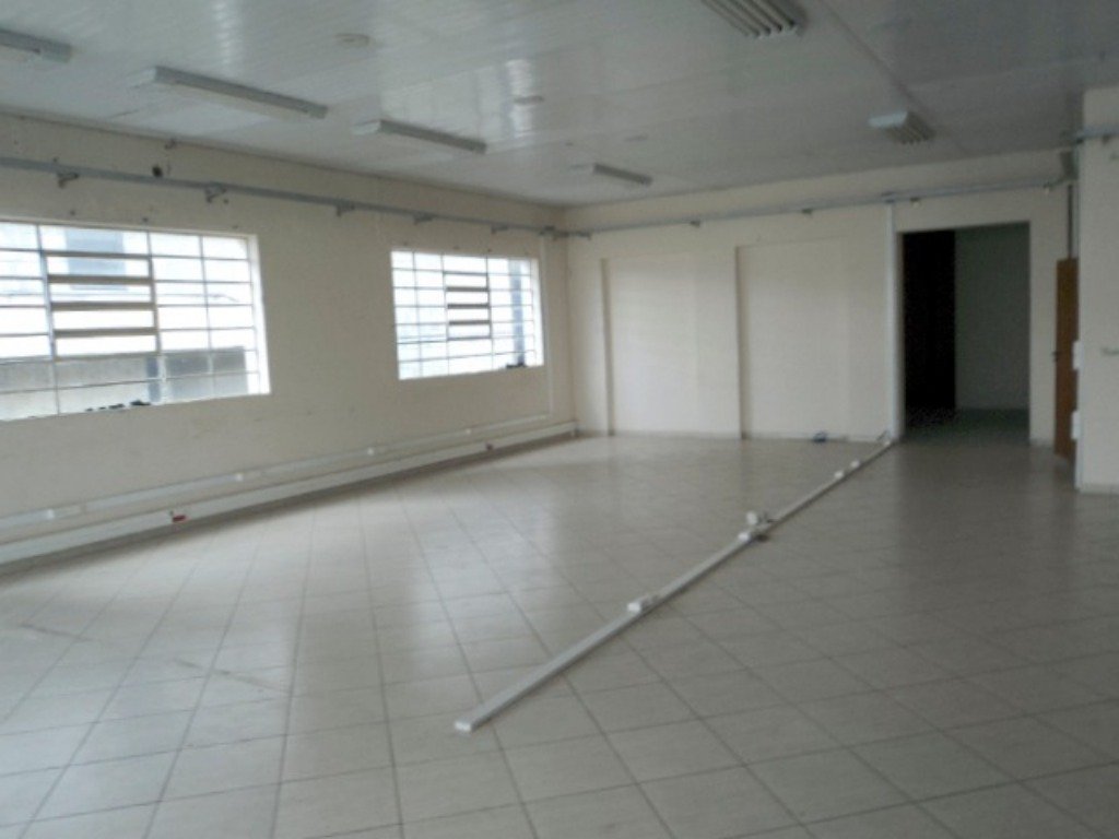 Pavilhão com 2764m², Floresta em Porto Alegre