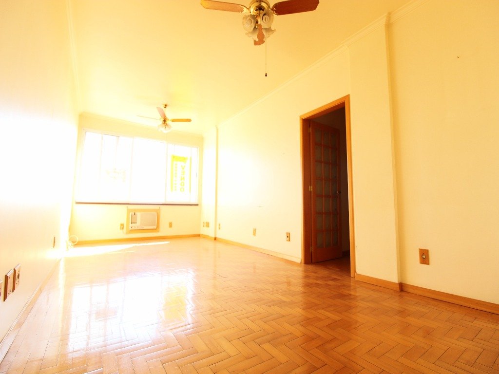 Apartamento com 109m², 3 dormitórios, 1 vaga, Floresta em Porto Alegre