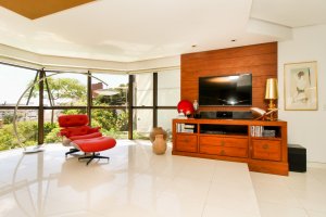 Apartamento com 336m², 3 dormitórios, 1 suíte, 2 vagas, Auxiliadora em Porto Alegre