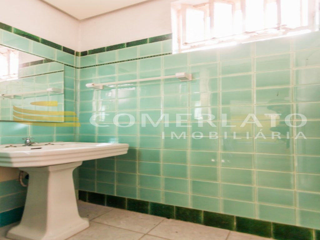 Casa comercial com 578m², 9 vagas, Bela Vista em Porto Alegre