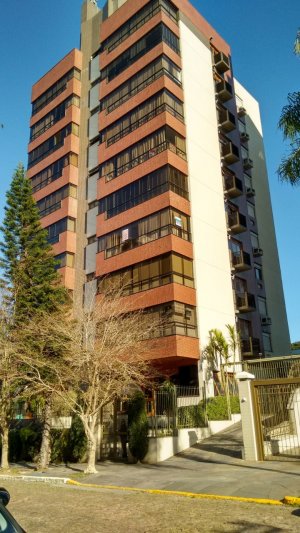 Apartamento com 107m², 3 dormitórios, 1 suíte, 2 vagas, Petrópolis em Porto Alegre