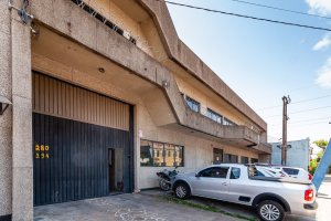 Pavilhão com 1089m², São Geraldo em Porto Alegre