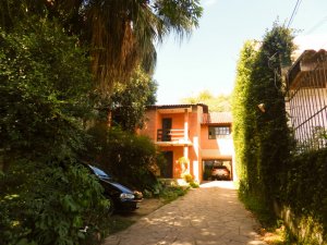 Casa com 285m², 5 dormitórios, 2 suítes, 6 vagas, Jardim Botânico em Porto Alegre