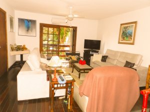 Casa com 285m², 5 dormitórios, 2 suítes, 6 vagas, Jardim Botânico em Porto Alegre