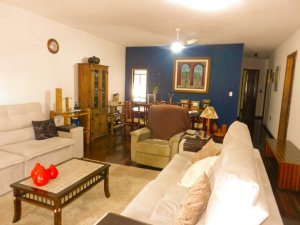 Casa com 285m², 5 dormitórios, 2 suítes, 6 vagas, Jardim Botânico em Porto Alegre