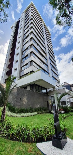 Apartamento com 125m², 3 dormitórios, 3 suítes, 3 vagas, Petrópolis em Porto Alegre