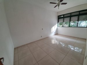 Casa com 260m², 4 dormitórios, 1 suíte, 4 vagas, São João em Porto Alegre