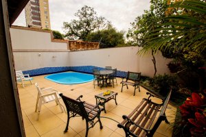 Casa com 950m², 5 dormitórios, 2 suítes, 4 vagas, Partenon em Porto Alegre