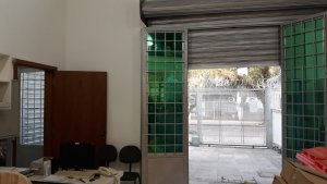 Prédio Comercial com 414m², 2 vagas, Floresta em Porto Alegre