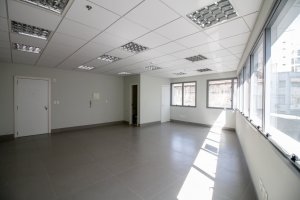 Salas/Conjuntos com 51m², 1 vaga, Floresta em Porto Alegre