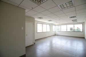 Salas/Conjuntos com 54m², 1 vaga, Floresta em Porto Alegre
