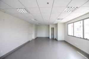 Salas/Conjuntos com 54m², 1 vaga, Floresta em Porto Alegre