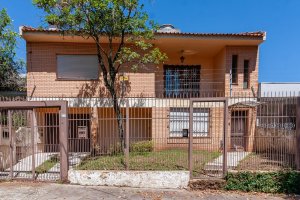 Casa com 396m², 6 dormitórios, 2 suítes, 6 vagas, Jardim Botânico em Porto Alegre