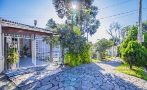 Casa com 352m², 4 dormitórios, 4 vagas, Chácara Das Pedras em Porto Alegre