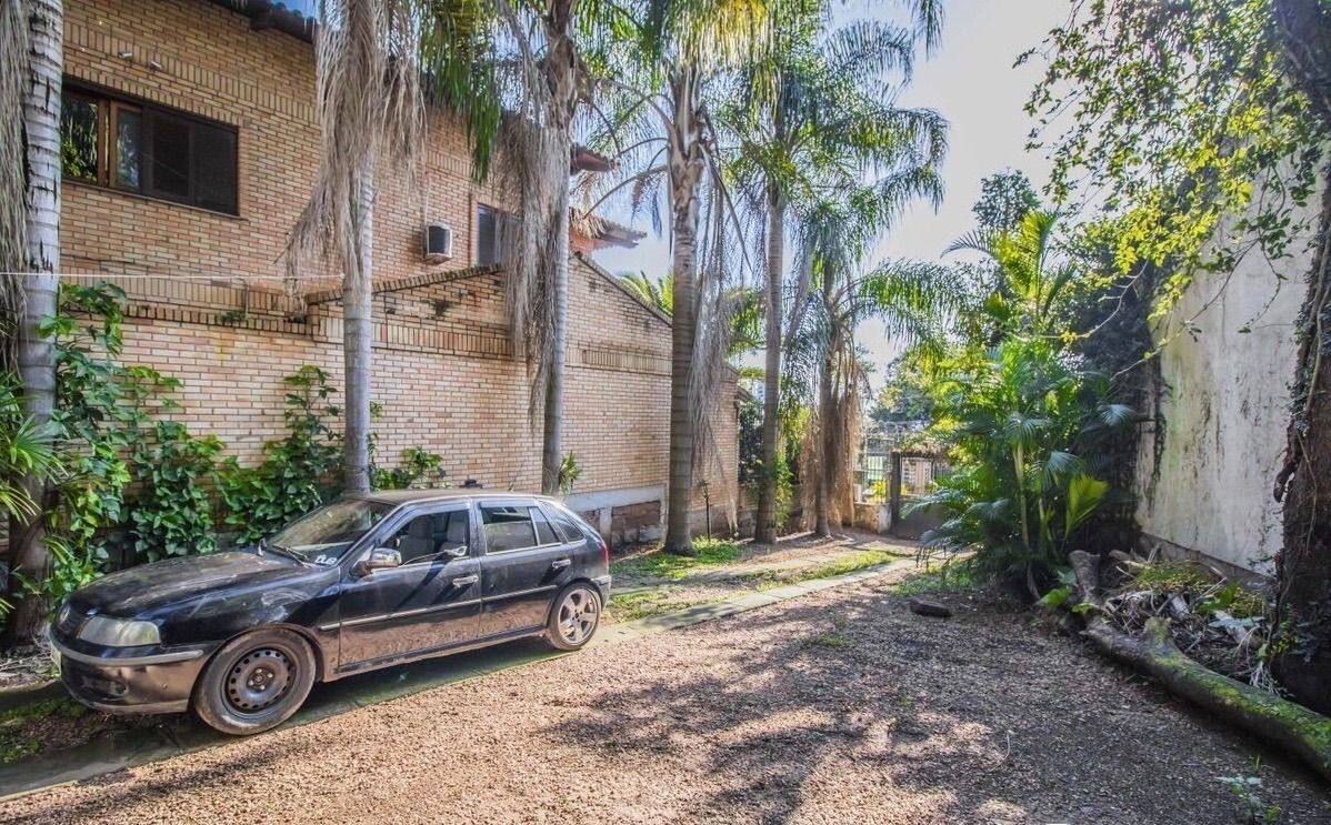 Casa com 352m², 4 dormitórios, 4 vagas, Chácara Das Pedras em Porto Alegre