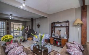 Casa com 352m², 4 dormitórios, 4 vagas, Chácara Das Pedras em Porto Alegre