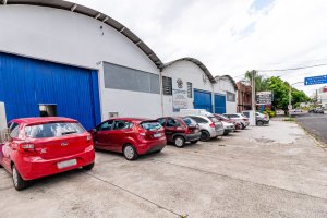 Depósito com 450m², 4 vagas, Jardim Botânico em Porto Alegre