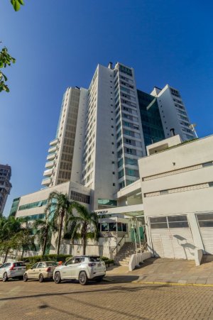 Apartamento com 36m², 1 dormitório, 1 vaga, Três Figueiras em Porto Alegre