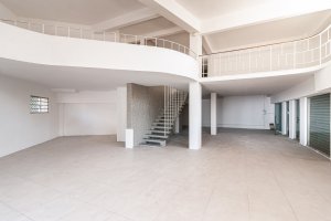Loja com 320m², São João em Porto Alegre