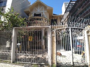 Casa comercial com 400m², Independência em Porto Alegre