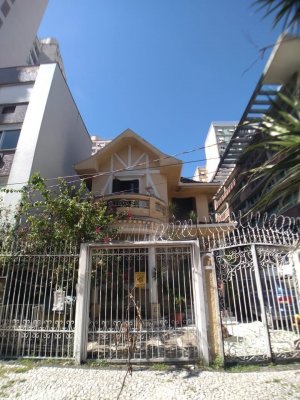Casa comercial com 400m², Independência em Porto Alegre