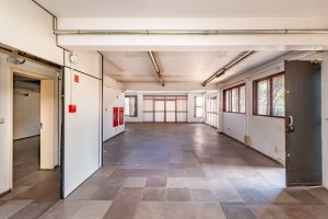 Prédio Comercial com 1355m², Navegantes em Porto Alegre