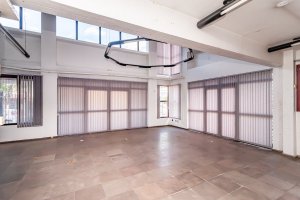 Prédio Comercial com 1355m², Navegantes em Porto Alegre