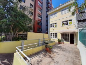 Casa comercial com 260m², 5 vagas, Rio Branco em Porto Alegre