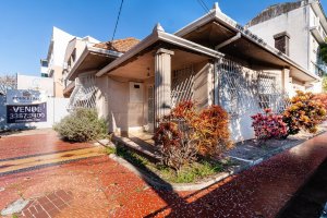 Casa com 162m², 2 dormitórios, 3 vagas, São João em Porto Alegre