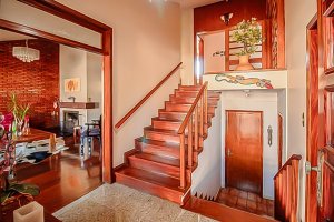 Casa com 350m², 4 dormitórios, 1 suíte, 4 vagas, Três Figueiras em Porto Alegre