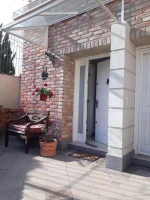 Casa em Condomínio com 168m², 3 dormitórios, 1 suíte, 2 vagas, Chácara Das Pedras em Porto Alegre