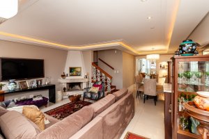 Casa em Condomínio com 168m², 3 dormitórios, 1 suíte, 2 vagas, Chácara Das Pedras em Porto Alegre