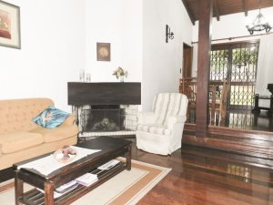 Casa com 189m², 3 dormitórios, 1 suíte, 4 vagas, Vila Ipiranga em Porto Alegre