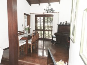 Casa com 189m², 3 dormitórios, 1 suíte, 4 vagas, Vila Ipiranga em Porto Alegre