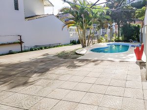 Casa com 320m², 4 dormitórios, 4 suítes, 4 vagas, Chácara Das Pedras em Porto Alegre