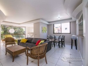 Apartamento com 123m², 3 dormitórios, 1 suíte, 2 vagas, Auxiliadora em Porto Alegre