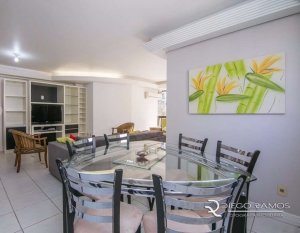 Apartamento com 123m², 3 dormitórios, 1 suíte, 2 vagas, Auxiliadora em Porto Alegre