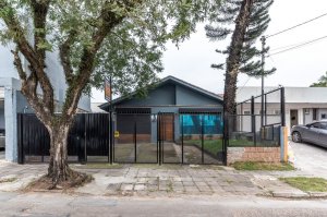 Casa com 330m², 3 dormitórios, 6 vagas, Três Figueiras em Porto Alegre