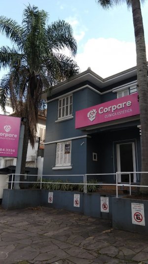 Casa comercial com 240m², 10 vagas, Moinhos De Vento em Porto Alegre