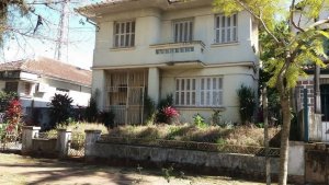 Casa com 237m², 5 dormitórios, 2 vagas, Petrópolis em Porto Alegre