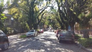 Casa com 237m², 5 dormitórios, 2 vagas, Petrópolis em Porto Alegre