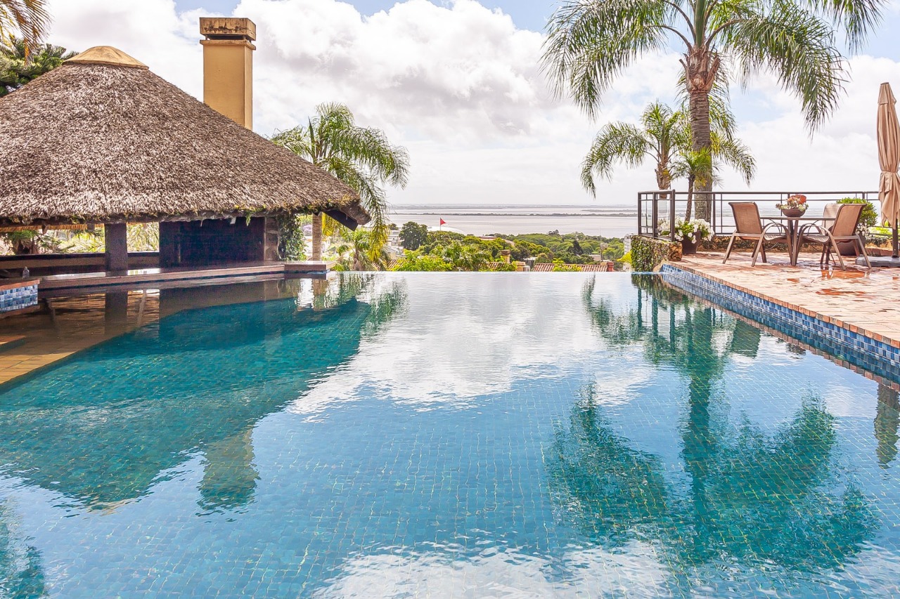 Casa com 646m², 5 dormitórios, 4 suítes, 4 vagas, Menino Deus em Porto Alegre